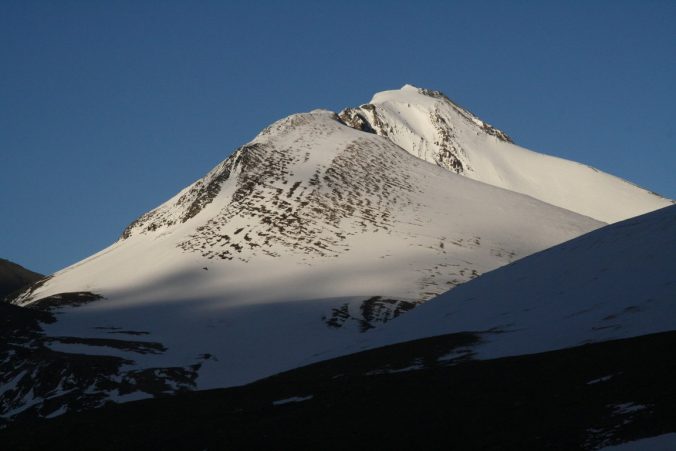Krásný Dhampus Peak, 6012 m. n. m., kam nám nakonec bohužel nebylo souzeno vystoupit.