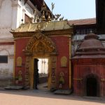 Zlatá brána ve městě Bhaktapur, prý nejúžasnější památka Nepálu.